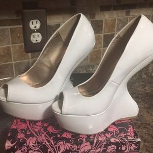 White patent leather heel less wedges